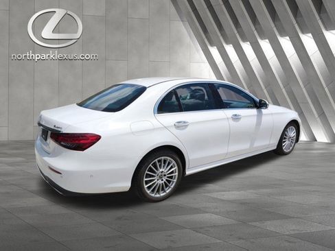 Used 2022 Mercedes-Benz E 350 4MATIC Sedan image 6