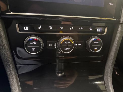 Used 2018 Volkswagen Golf R 4-Door AWD/4WD image 24