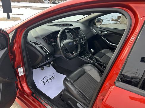 Used 2018 Ford Focus ST w/ Equipment Group 401A image 17