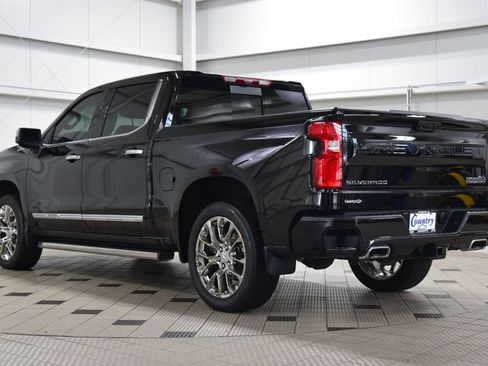 Used 2025 Chevrolet Silverado 1500 High Country AWD/4WD image 6