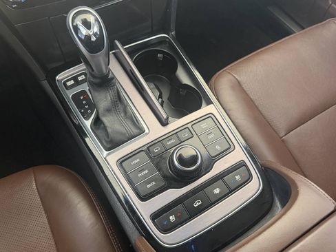 Used 2014 Hyundai Equus Signature RWD image 16