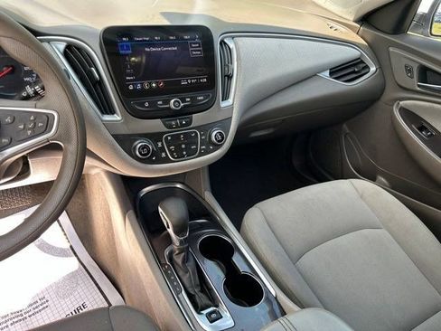 Used 2022 Chevrolet Malibu LT FWD image 21