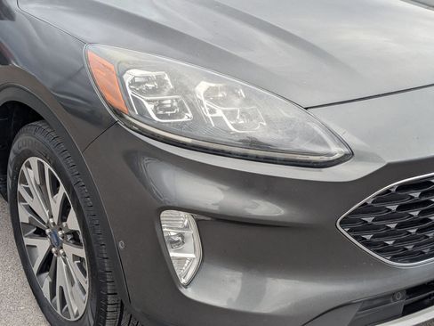 Used 2020 Ford Escape Titanium image 10