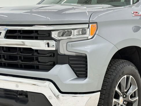 Used 2025 Chevrolet Silverado 1500 LT w/ Z71 Off-Road Package AWD/4WD image 11