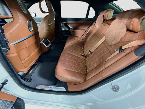 Used 2023 BMW i7 xDrive60 w/ Executive Package 2 AWD/4WD image 26