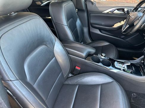 Used 2017 INFINITI QX30 Premium w/ Navigation Package image 47