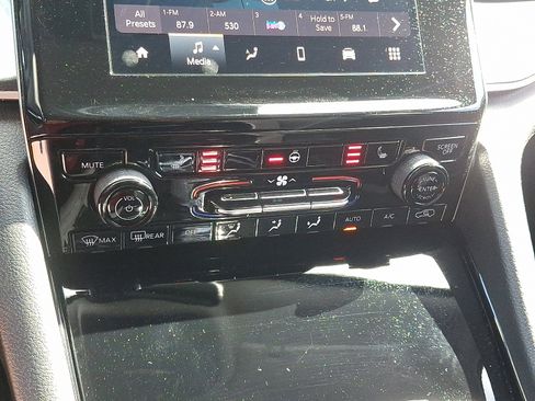 Used 2022 Jeep Grand Cherokee L Laredo w/ Luxury Tech Group I image 16