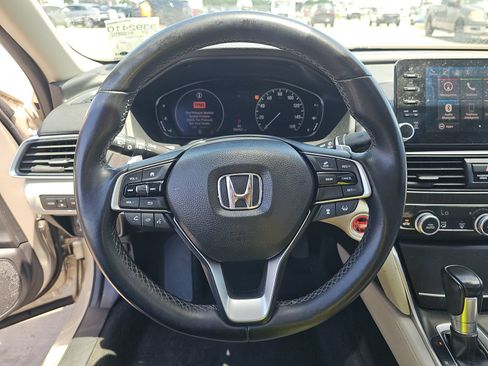 Used 2018 Honda Accord Touring image 13