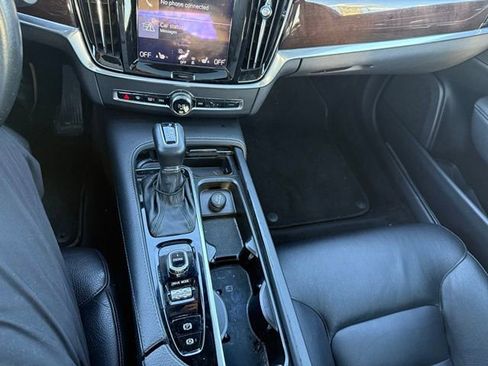 Used 2017 Volvo S90 T6 Momentum w/ Vision Package image 12