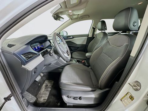 Used 2024 Volkswagen Taos SE image 13