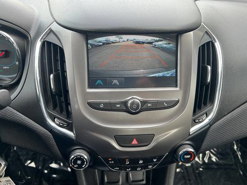 Used 2017 Chevrolet Cruze LT image 33