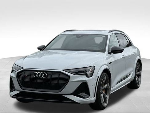 Used 2023 Audi e-tron S Prestige image 3