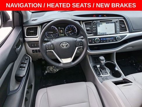 Used 2018 Toyota Highlander XLE image 22