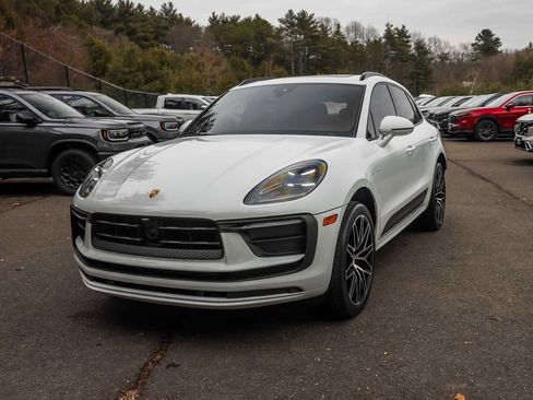 Used 2024 Porsche Macan image 11