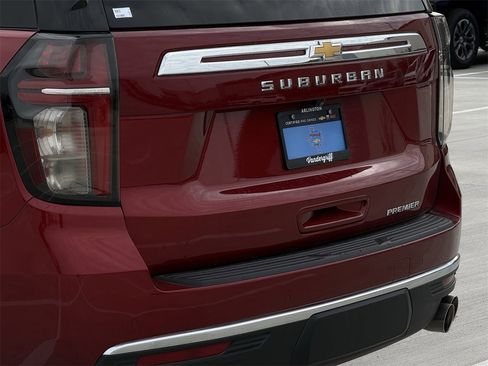 Used 2023 Chevrolet Suburban Premier image 6