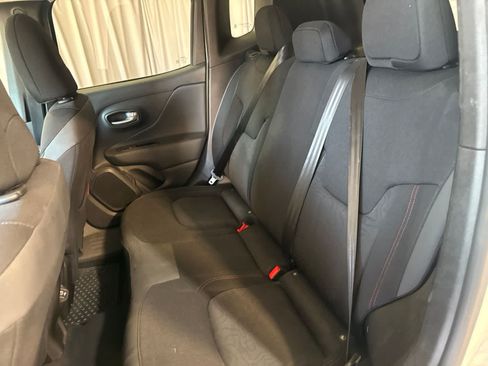 Used 2023 Jeep Renegade Trailhawk AWD/4WD image 19
