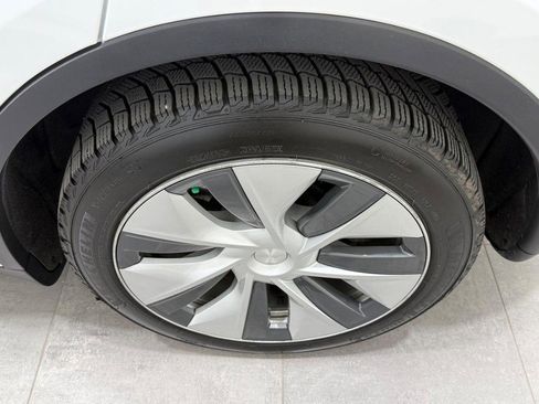 Used 2021 Tesla Model Y Long Range image 5