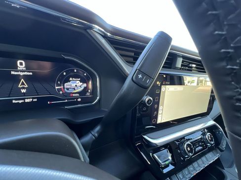 Used 2025 GMC Sierra 3500 Denali w/ Technology Package image 16