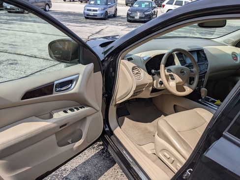 Used 2013 Nissan Pathfinder Platinum AWD/4WD image 9