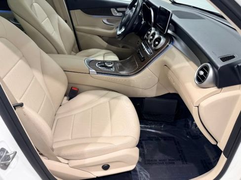 Used 2019 Mercedes-Benz GLC 300 4MATIC image 46