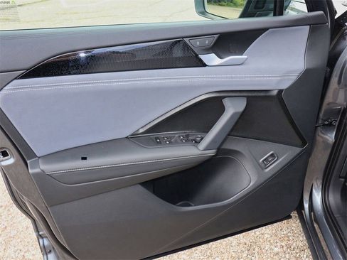 New 2025 Volkswagen Tiguan SE image 15