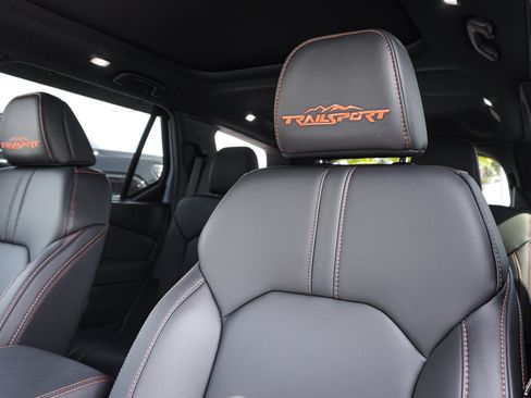 Used 2025 Honda Pilot TrailSport image 17