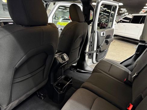 Used 2023 Jeep Wrangler Unlimited Sport image 39