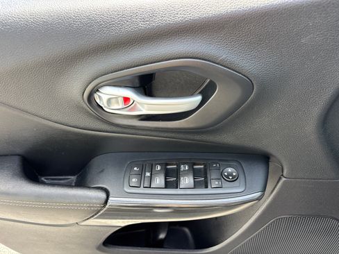 Used 2016 Jeep Cherokee Limited FWD image 12