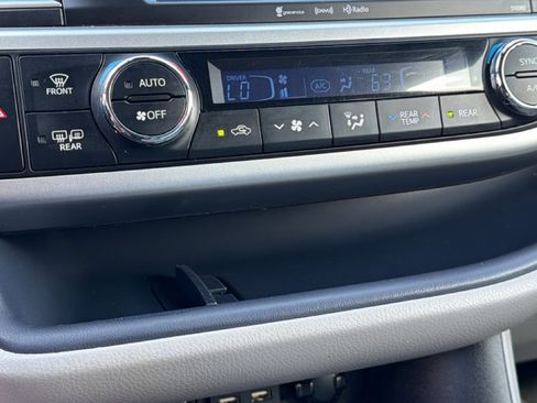 Used 2019 Toyota Highlander XLE AWD/4WD image 14