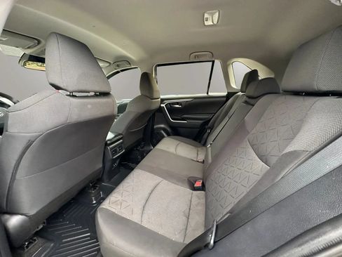 Used 2021 Toyota RAV4 XLE FWD image 15