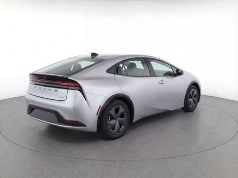 Used 2025 Toyota Prius LE FWD image 9
