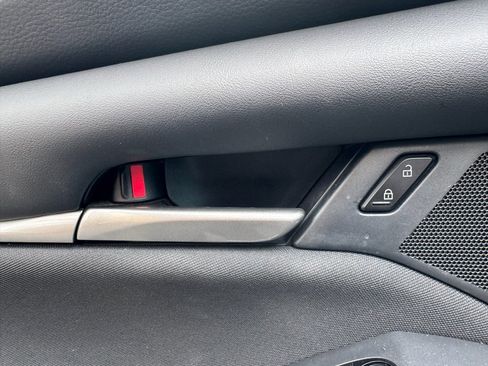 Used 2021 MAZDA MAZDA3 s image 19