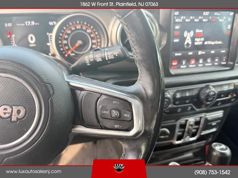 Used 2018 Jeep Wrangler Unlimited Sahara AWD/4WD image 20