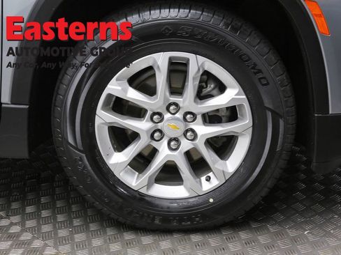 Used 2023 Chevrolet Traverse LS image 32