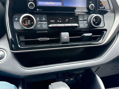 Used 2020 Toyota Highlander XLE image 17