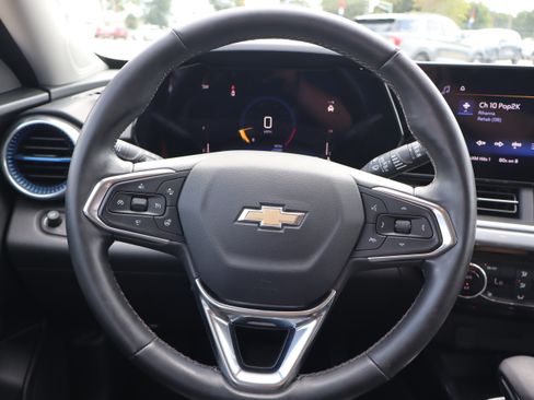 Used 2024 Chevrolet Trax LT w/ Driver Confidence Package FWD image 14