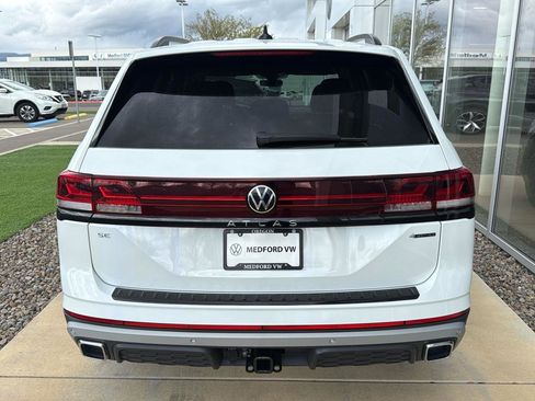 New 2025 Volkswagen Atlas Peak Edition SE image 5