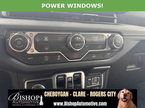 Used 2024 Jeep Wrangler Unlimited Rubicon AWD/4WD image 13