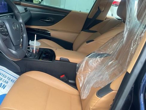 Used 2025 Lexus ES 350 w/ Premium Package FWD image 4