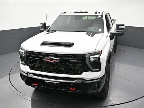 Used 2024 Chevrolet Silverado 2500 ZR2 w/ Technology Package AWD/4WD image 22