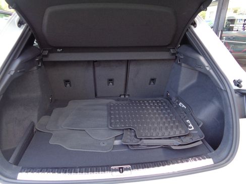 Used 2024 Audi Q3 2.0T Premium image 16