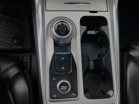 Used 2023 Ford Explorer Platinum w/ Technology Package AWD/4WD image 18