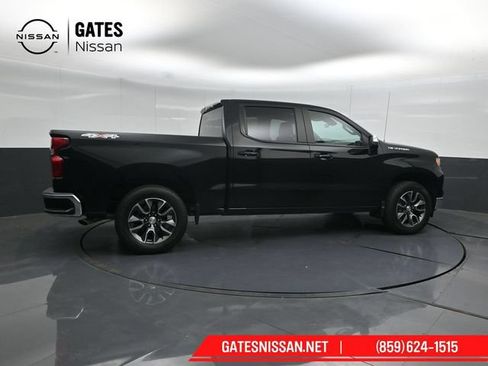 Used 2023 Chevrolet Silverado 1500 LT AWD/4WD image 3