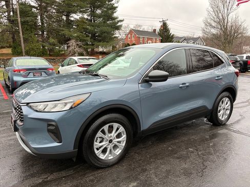 Used 2023 Ford Escape Active w/ Tech Pack #1 AWD/4WD image 1
