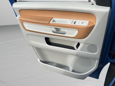 Used 2025 Volkswagen ID. Buzz 1st Edition image 31