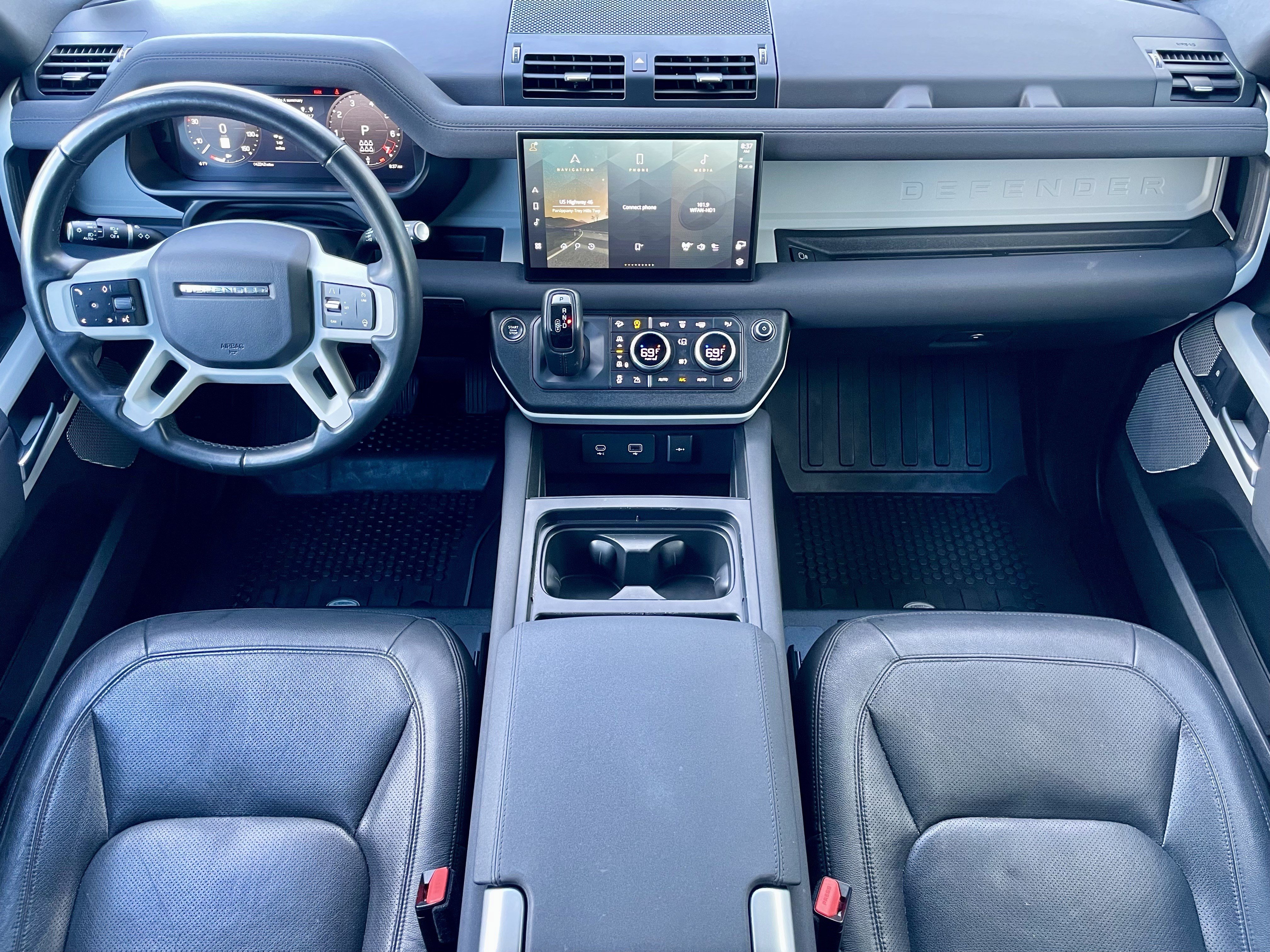 Used 2023 Land Rover Defender 130 SE AWD/4WD image 16