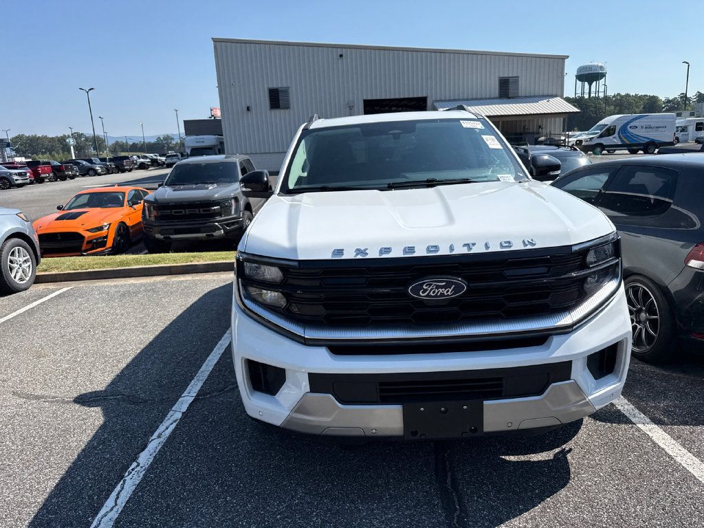 Used 2026 Ford Expedition Platinum w/ Driver's Package AWD/4WD image 4