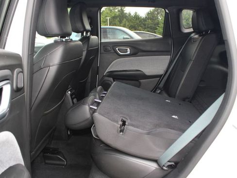 Used 2025 Jeep Compass Latitude w/ Sun & Sound Group AWD/4WD image 45
