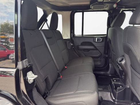 Used 2018 Jeep Wrangler Unlimited Sahara AWD/4WD image 26