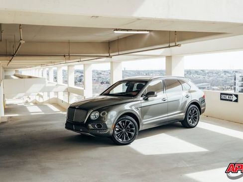 Used 2017 Bentley Bentayga image 41